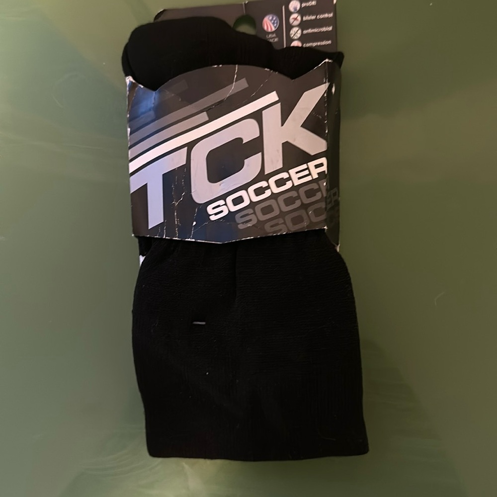 Men’s 3 White Stripe Soccer Socks